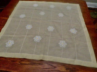 $7.99 • Buy Sander Tischwasche Yellow  33  Sq Tea Tablecloth Embroidery Applique  Austria