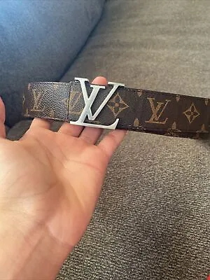 Louis Vuittons Belt • $150