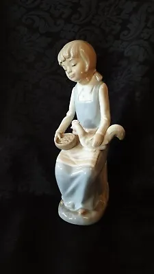 Lladro Nao Zaphir Girl With Hen Figurine Made In Spain UK SELLER • £9.99