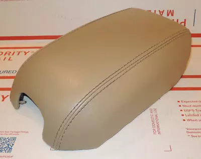 2003 – 2009 Volvo XC90 Center Console Lid Cover Armrest Beige/tan (Oak) 2004 • $49.95