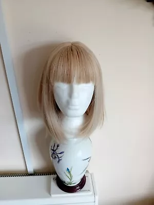 Two Tone Blonde Shoulder Length Wig • £10