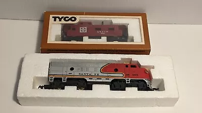 Vintage Tyco SANTA FE 4015 Locomotive & Caboose A. T. & S. F.  7240 327-22 • $26.62