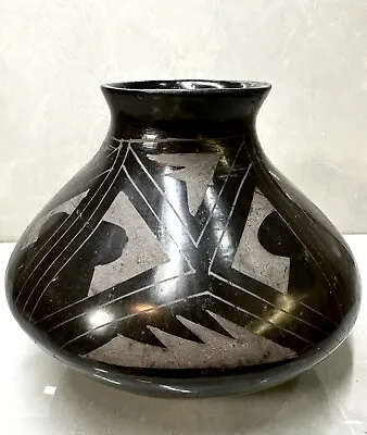 BLACK Mata Ortiz Lupe Soto Pottery Signed Olla Pot Vase 6  H 8  W CASA GRANDE • $27