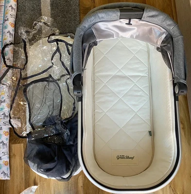 £15 • Buy Uppababy Vista Bassinet Carrycot (2015) With Little Green Sheep Mattress