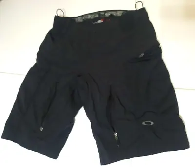 Oakley M Med Medium Cargo Shorts Tech Skull Software Style Black Zip Pockets  • $59.99