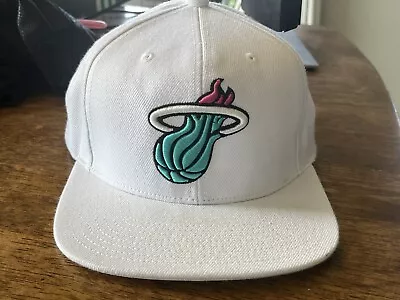 Miami Heat Snapback Hat Mens White Mitchell & Ness Colorway JS19083 • $28