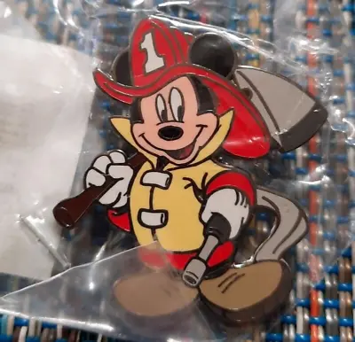 2002 DLR #1 Firefighter Mickey Mouse Fireman Disney University Cast CM Pin 17848 • $39.99