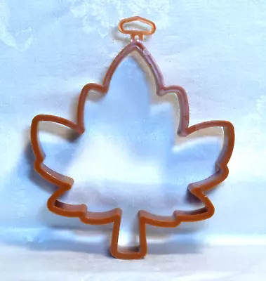 Hallmark Vtg Open Cookie Cutter - Maple Leaf Autumn Thanksgiving Harvest Canada • $9.75