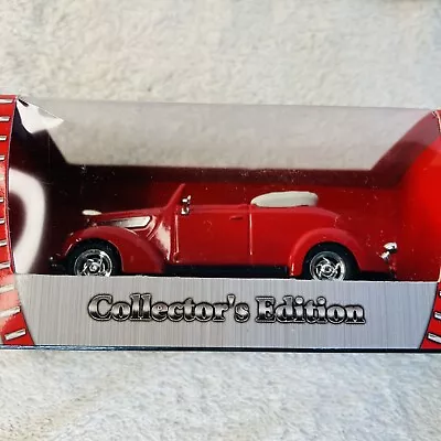 Road Signature V8 Ford Convertable 1937 Red Diecast Car 1:43 Scale • $29