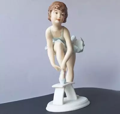 AK KAISER GAWANTKA BALLERINA GIRL Chair Dancer Porcelain FIGURINE #530 • $49.95