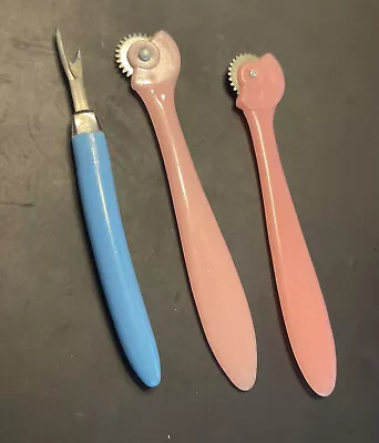 Vintage Sewing Pattern Tracing Wheels Pink (2) & Seam Ripper Blue (1) 3 Pieces • $9.99