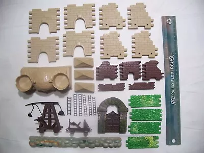 30 Rare Marx Knights Castle Catapults Walls Ho 1/72 25mm 28mm Plastic Playset • $18.99