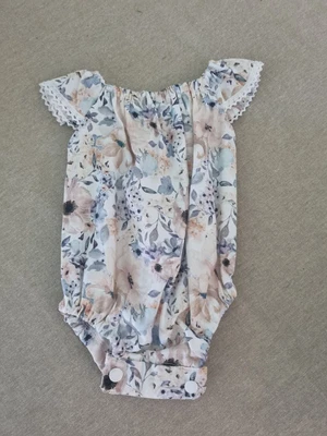 Baby Girl Summer Romper 0-3m (000)  • $10