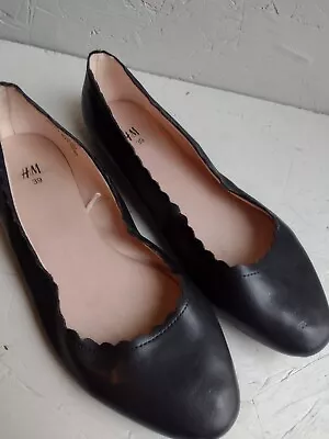 H&M Shoes Womens 39 / 8  Ballet Flats Black Scallop Trim Casual Slip On Low • $9.99