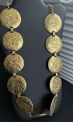 Gold Tone Floral Medallion Necklace • $6.25