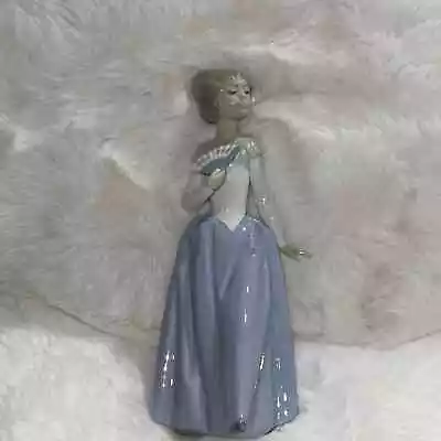 NAO Lladro Spain Figurine Lady With Fan 9 1/2” Tall Daisa 1983 • $80