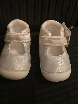 NEW Mothercare CRAWLING SHOES Size 4 • £10.99