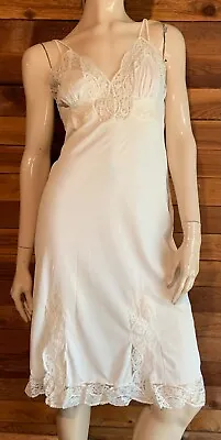 VINTAGE 1950s MUNSINGWEAR IVORY SIZE 32 FULL SLIP   #15352 • $39.95