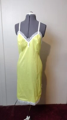 $16 • Buy Vintage Youth Form Union Made ILGWU Full Slip Size 34