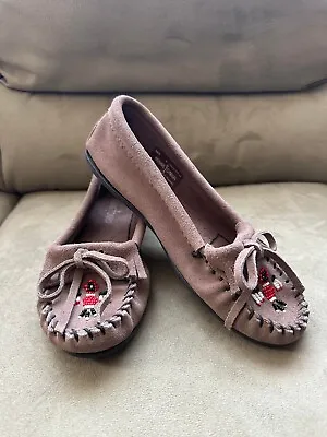 New Minnetonka Suede Leather Moccasins Women's Sz 8 Beaded Gray Tan • $39.99