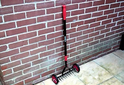 Darlac Telescopic Lawn Moss Grass Scarifier– MINT CONDITION • £15