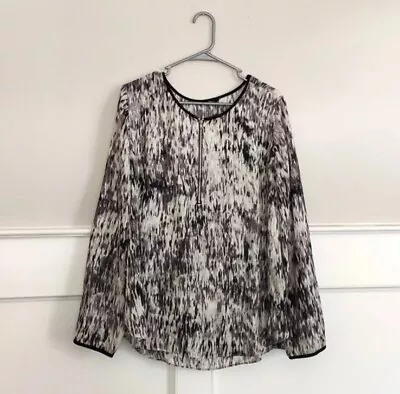 Milano Womens Blouse Size XL Black White Long Sleeve Abstract Front Zip Top • $8.99