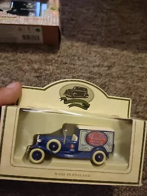 1:43 1933  Packard Van-Walkers Crisps  Lledo Days Gone • £5.18