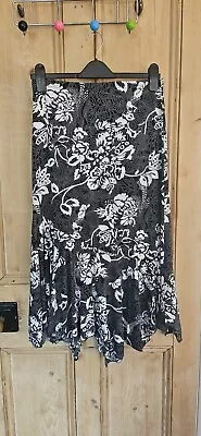 Saloos Collection Black And White Floral Print Skirt UK Small • £2