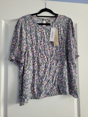 $29 • Buy Forever New Bronte Puff Sleeve Blouse 14