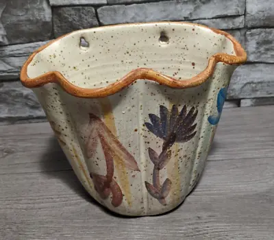 Vintage 6.5  Hand Painted Italian Art Pottery Wall Pocket Vase Ruffled Bin • $22.45