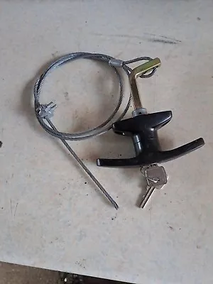 Garage Door Lock With 2xkeys • £0.99