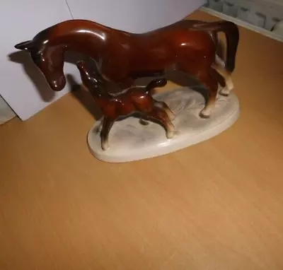 Horse And Foal Ceramic Ornamental Piece • £2.95