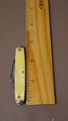 Vintage Imperial Small Yellow Cracked Ice 3 Blade Folding Knife 00127 • $12