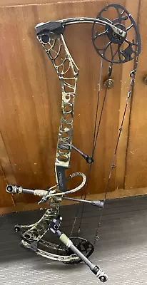 Mathews V3X 33 Compound Bow RH 60lb 27in UA All Season Camo W/accessories • $1075