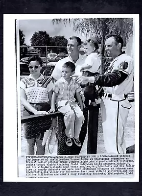 Ernie Johnson & Lew Burdette & Family 1957 Press Photo Milwaukee Braves • $14.99