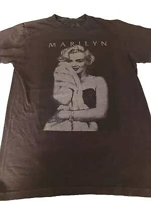 Marilyn Monroe Photo Graphic Men's/ Womens/ T Shirt Size (Small)/ Brown  • $8