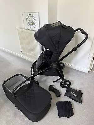 Mamas & Papas Strada Carbon All Black With Carry Cot & Travel Car Seat Adaptors • £250