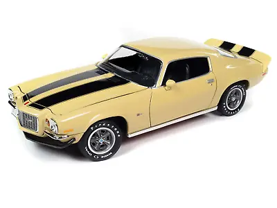 1972 Chevrolet Camaro Z/28 RS Cream Yellow 1:18 Auto World • $84.99