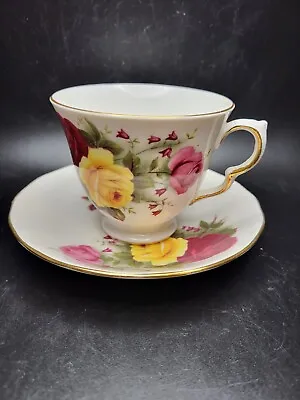 VTG QUEEN ANNE Bone China England Teacup And Saucer Pattern #8519 • $18.50