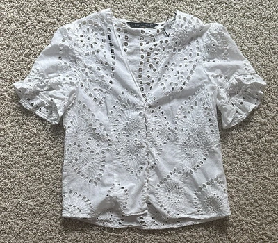 $9 • Buy Women’s Zara White Cotton Cárdigan Size M