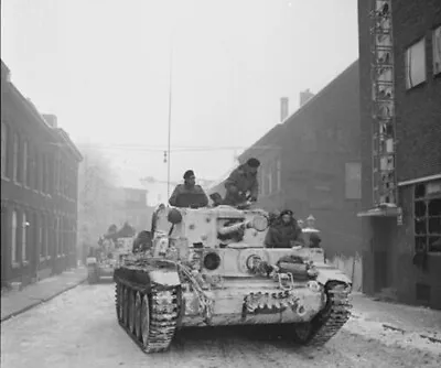 White-washed Cromwell Tanks Of 7th Armoured Division WWII Photo • £5.58