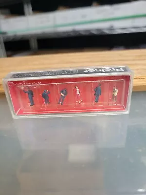 N Scale NIC Lot Of 6 People  • $1.95