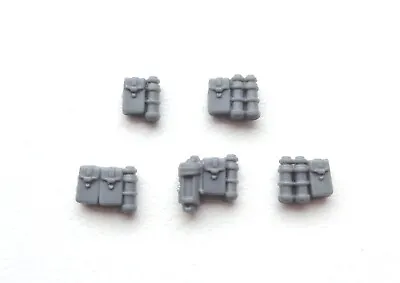 Warhammer 40K X5 Necromunda House Escher Wyld Runner Pouches & Grenades • £4