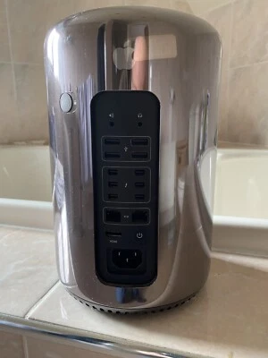 2013 Mac Pro 2.7GHz 12-Core Double AMD D500 64GB RAM 4TB PCI Exprimer