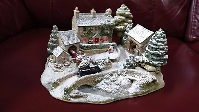 Lilliput Lane Cottage Country Christmas • £109