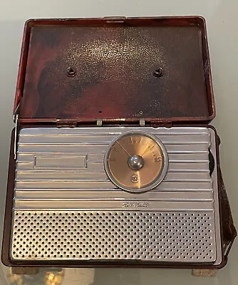 Vintage Mini RCA Victor Nipper Radio Model 54B3 Cherry Swirl Faux Gator Case • $72.99