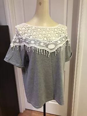 Grey/White Lace Short Sleeve Top New Condition Size XxxxL Bust-120 Cm Zanzea • $14