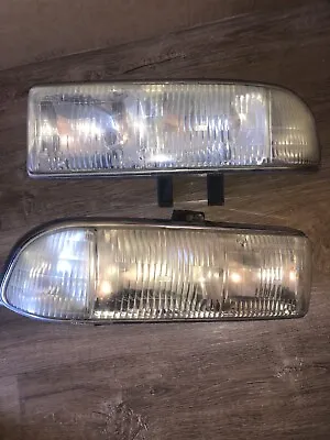 1999-2004 Chevy S10 Blazer Left And Right Headlight  Lamp Oem • $75