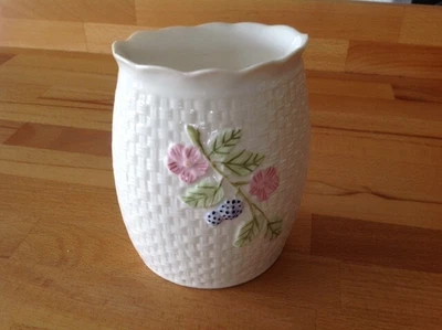 £4.95 • Buy Genuine Belleek Tealight Infuser With Flower Design