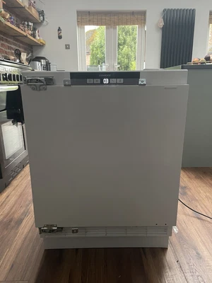 £125 • Buy Kenwood Integrated Undercounter Fridge Model No: Kil60w21